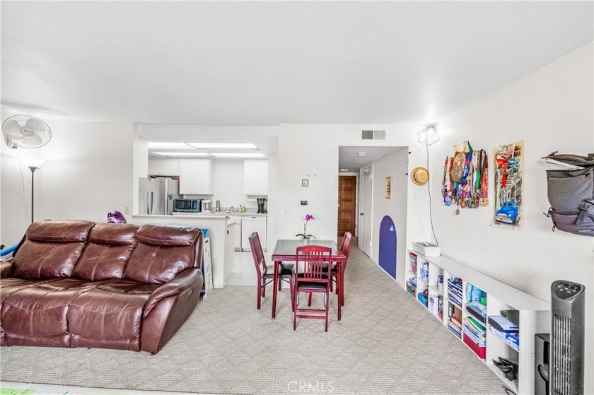 Excellent Opportunity ! This one-bedroom condo is priced - photo 4