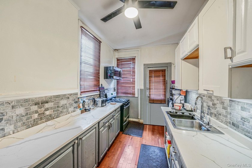 Located in the heart of Cypress Hill . Situated on a quiet - photo 6