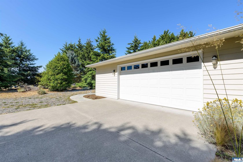 Wake up to sweeping mountain and valley views in one of Sequim's - photo 41