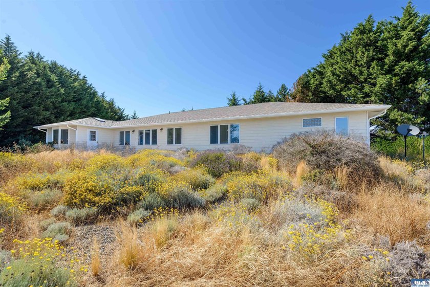 Wake up to sweeping mountain and valley views in one of Sequim's - photo 49