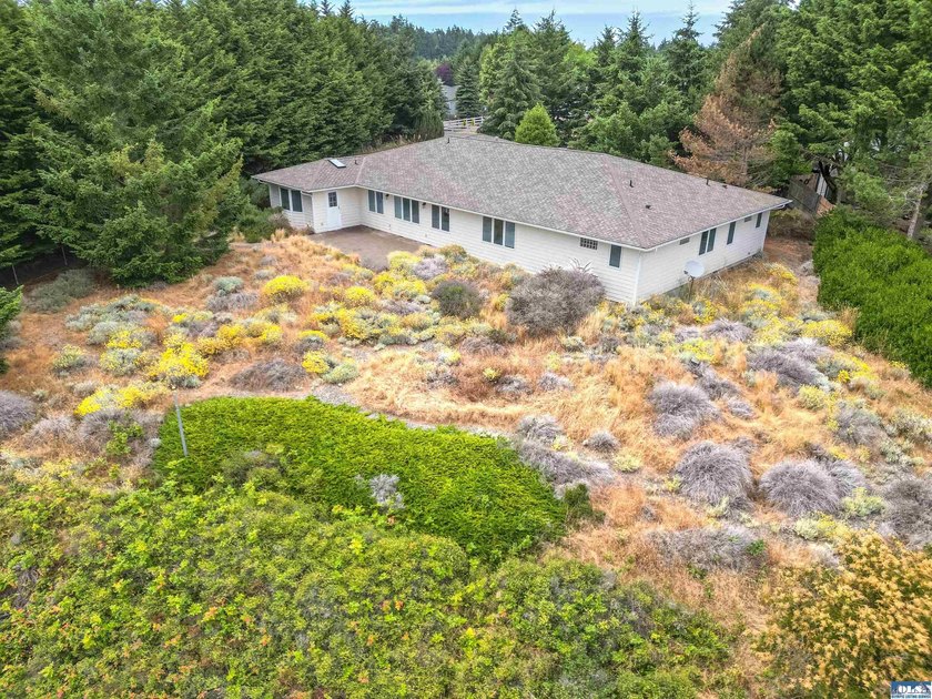 Wake up to sweeping mountain and valley views in one of Sequim's - photo 50