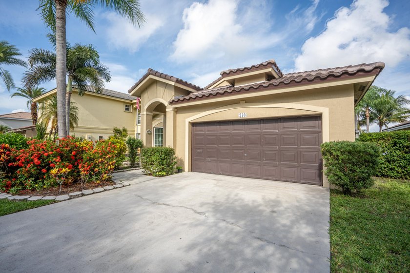 DON'T DELAY, BUY TODAY! This upgraded 4-bedroom, 2.5-bathroom - photo 4