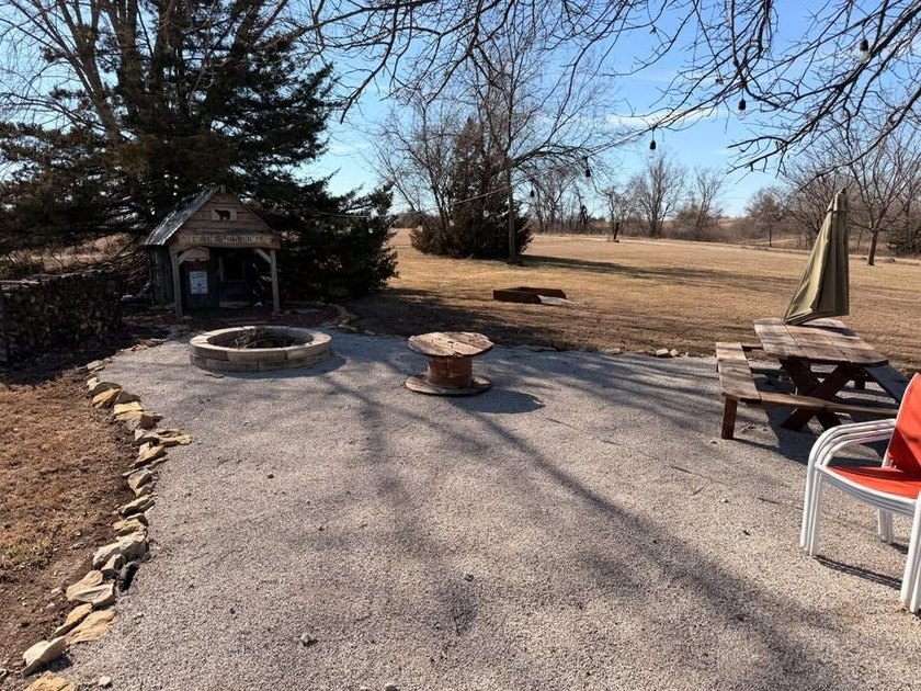 TURN-KEY FAMILY LAKE RETREAT AT SUGAR VALLEY LAKES Rare - photo 4
