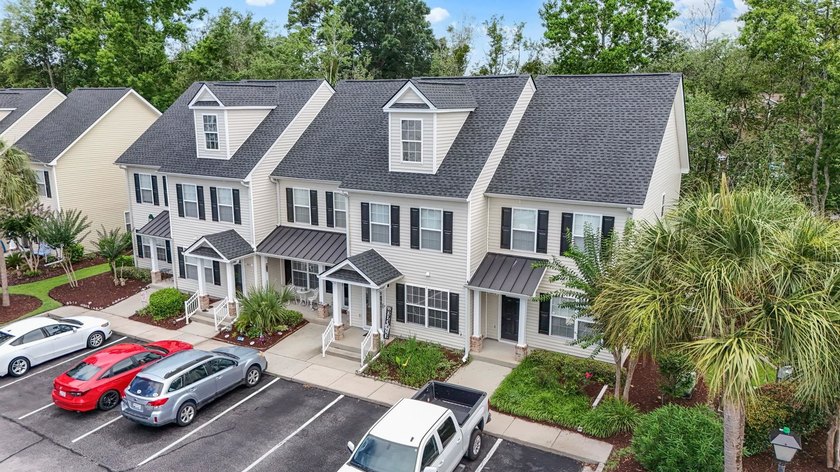 Welcome to this beautifully maintained 3-bedroom, 2.5-bath - photo 3