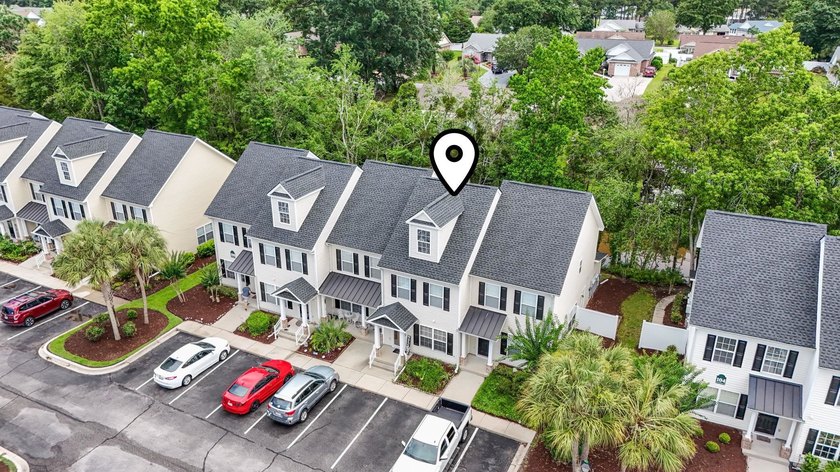 Welcome to this beautifully maintained 3-bedroom, 2.5-bath - photo 4