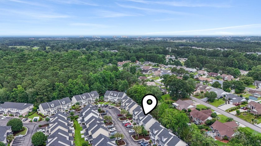 Welcome to this beautifully maintained 3-bedroom, 2.5-bath - photo 5