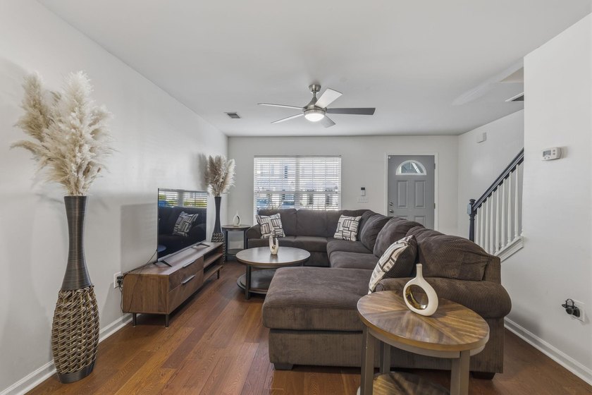 Welcome to this beautifully maintained 3-bedroom, 2.5-bath - photo 10