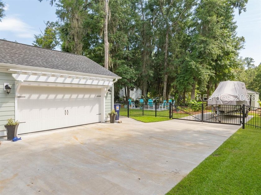 Lowcountry living on a bluff, you'll find this stunning 4 - photo 36