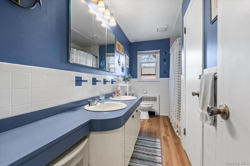 Welcome to your new home! This charming, move-in-ready - photo 9