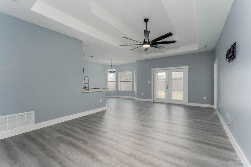 Completely remodeled 3-bedroom, 2-bath home in a desirable golf - photo 3