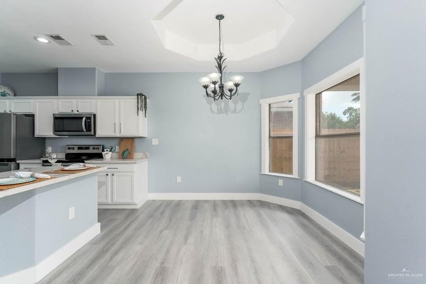 Completely remodeled 3-bedroom, 2-bath home in a desirable golf - photo 5