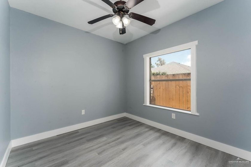 Completely remodeled 3-bedroom, 2-bath home in a desirable golf - photo 6