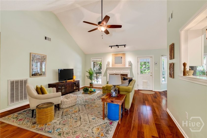 Welcome home to this lovely 4-bedroom, 2-bath residence in the - photo 11