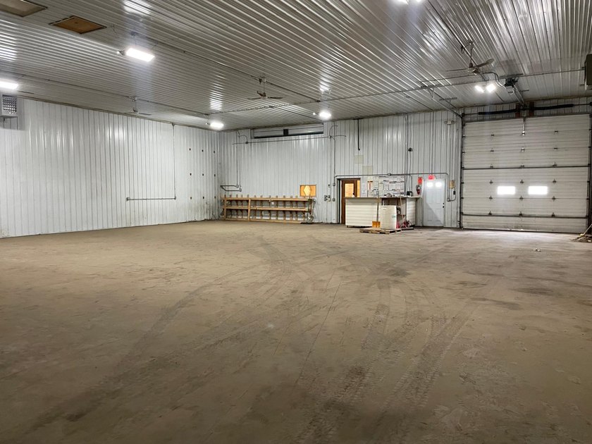 Commercial property for sale. This property has easy access to - photo 23
