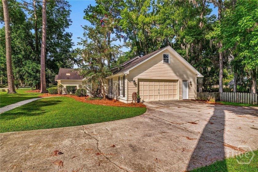 Welcome home to this lovely 4-bedroom, 2-bath residence in the - photo 41
