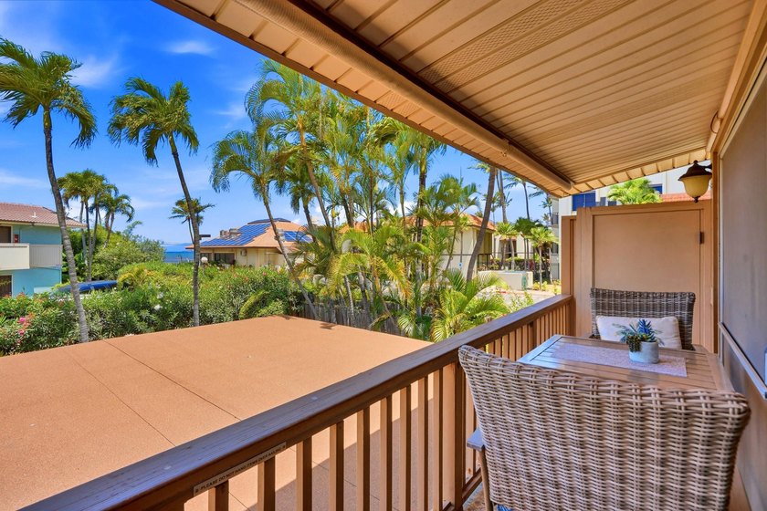 HOTEL ZONED...and just steps from Sugar Beach, Maui's longest - photo 2
