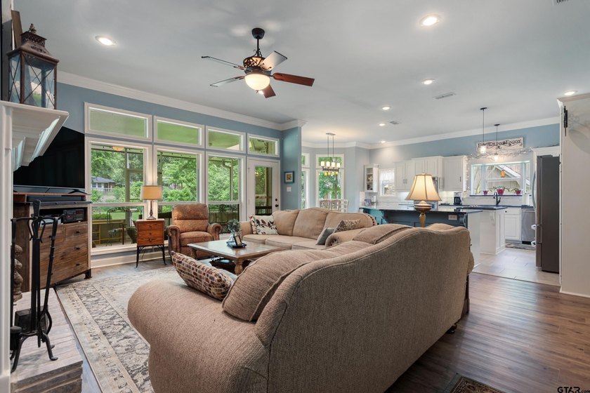 Welcome to Hideaway Lake, one of East Texas' premier private - photo 8