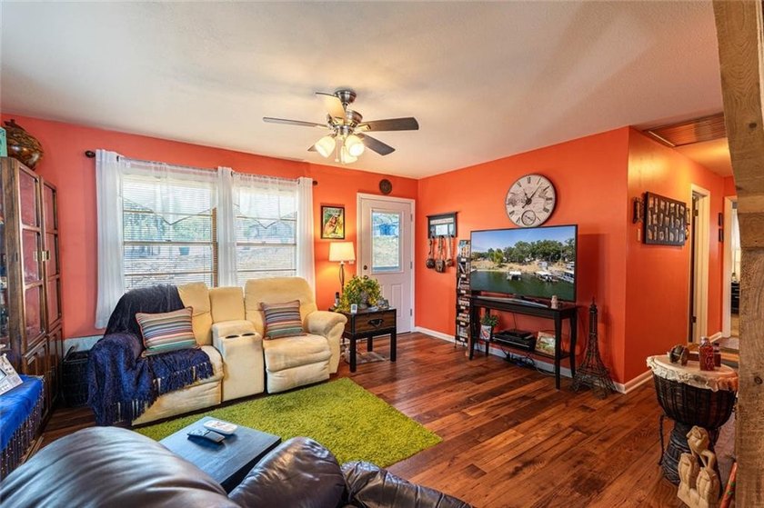 Lakefront Cabin Located at the 47 MM under $350k with Main - photo 8