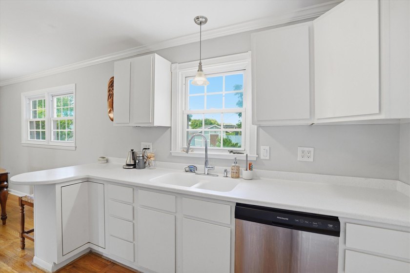 Prime location just 10 minutes to Folly Beach and 10 minutes to - photo 12
