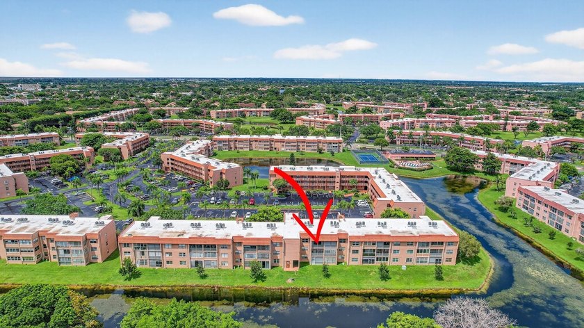 BEAUTIFUL REMODELED UNIT LOCATED IN SUNRISE LAKES PHASE 3, WITH - photo 19