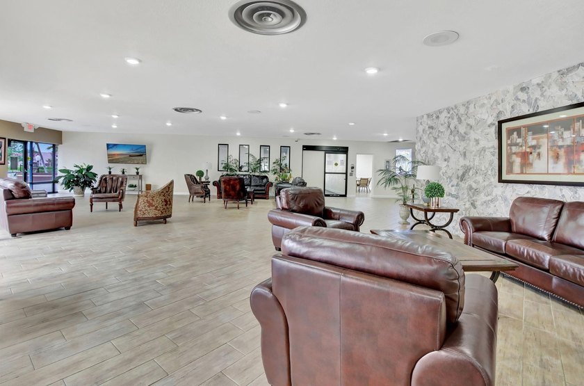 BEAUTIFUL REMODELED UNIT LOCATED IN SUNRISE LAKES PHASE 3, WITH - photo 26