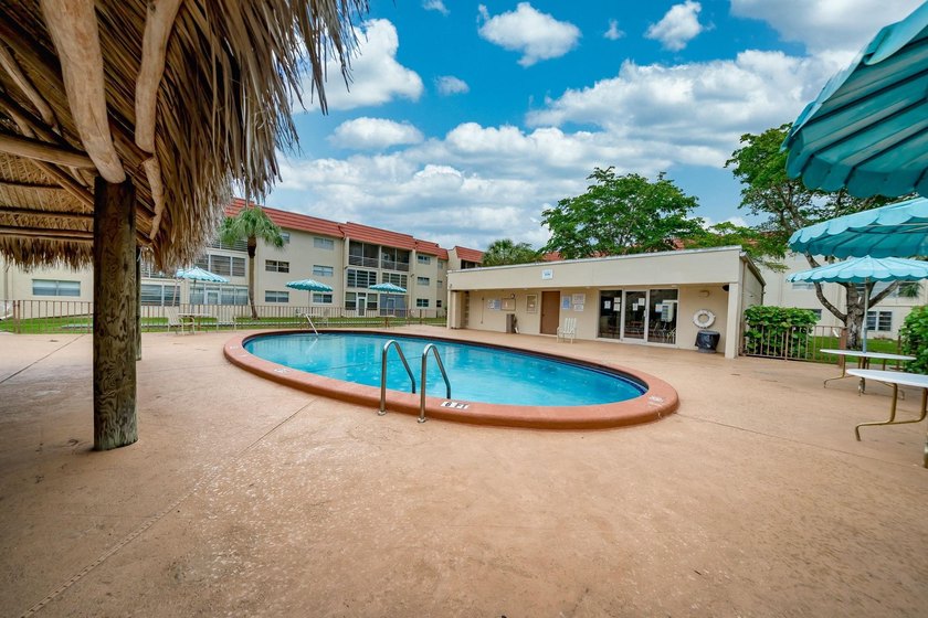 BEAUTIFUL REMODELED UNIT LOCATED IN SUNRISE LAKES PHASE 3, WITH - photo 28