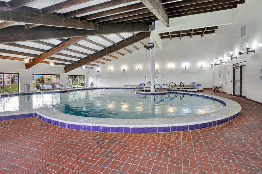 BEAUTIFUL REMODELED UNIT LOCATED IN SUNRISE LAKES PHASE 3, WITH - photo 31