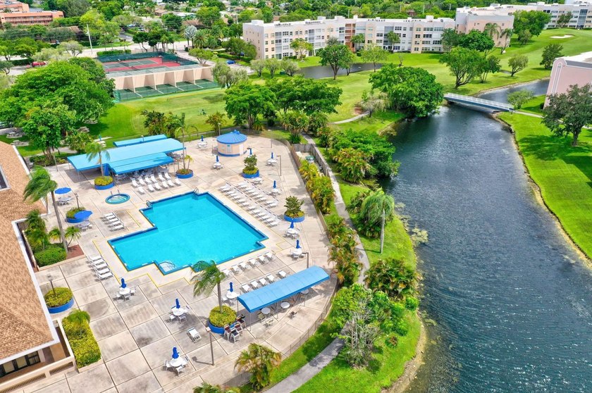BEAUTIFUL REMODELED UNIT LOCATED IN SUNRISE LAKES PHASE 3, WITH - photo 34