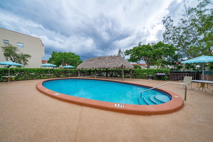 BEAUTIFUL REMODELED UNIT LOCATED IN SUNRISE LAKES PHASE 3, WITH - photo 37