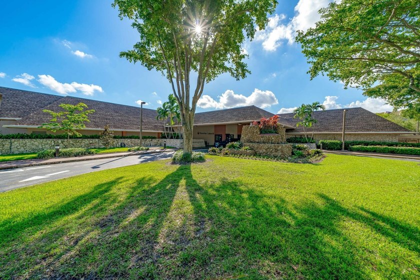 BEAUTIFUL REMODELED UNIT LOCATED IN SUNRISE LAKES PHASE 3, WITH - photo 47