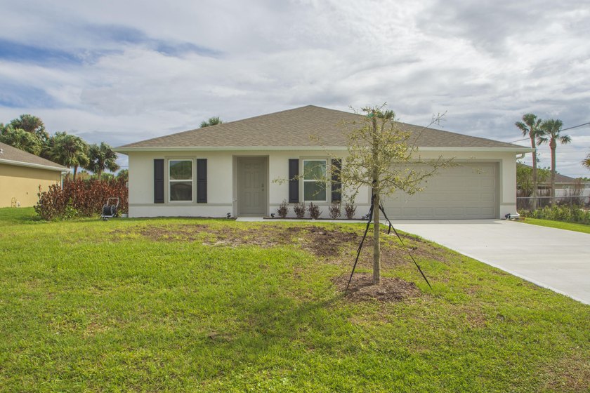 A rare find in the heart of Sebastian Highlands Better than new! - photo 6