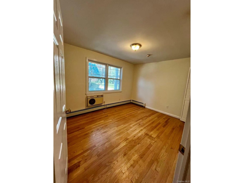 Welcome to 246 Fairharbor Drive, Patchogue! Beautifully - photo 12