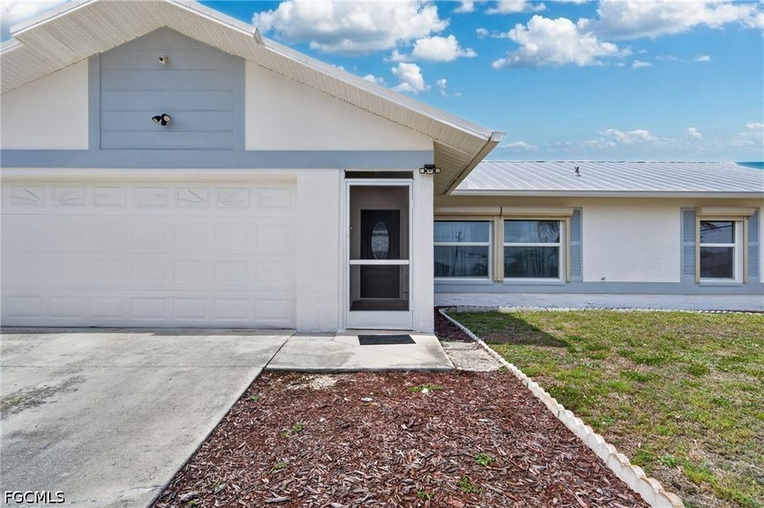 High-and-dry situated on a fenced corner lot in a - photo 22