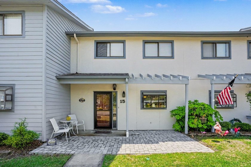 Welcome! Come and see this charming 2 bedroom, 2.5 bath true - photo 3