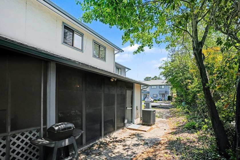 Welcome! Come and see this charming 2 bedroom, 2.5 bath true - photo 4