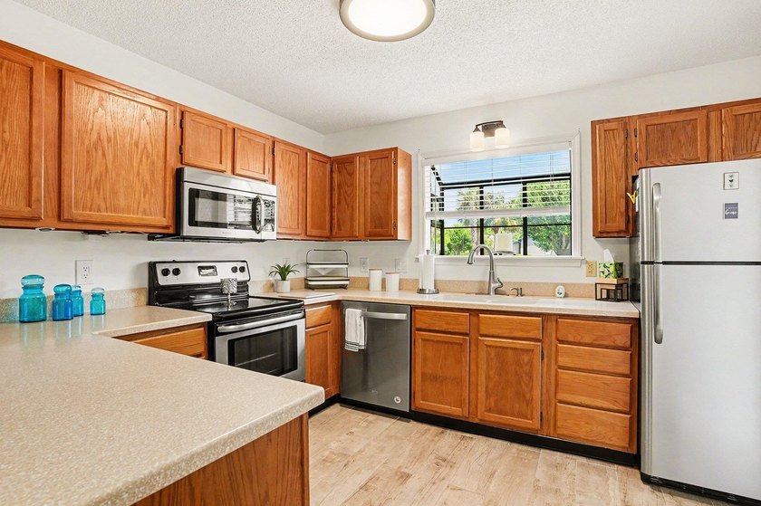Welcome! Come and see this charming 2 bedroom, 2.5 bath true - photo 10