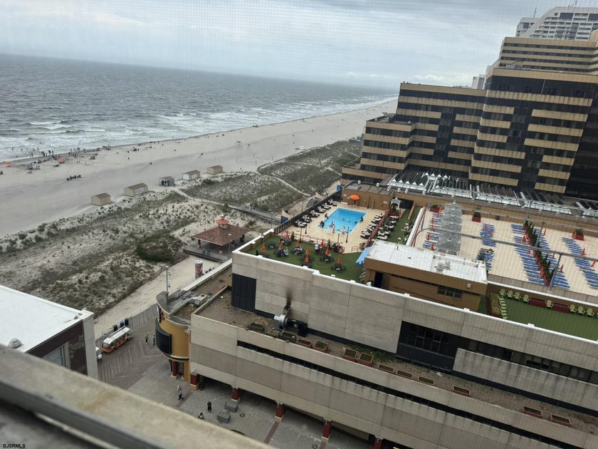 The Historic Ritz Condominiums beckons youe live the salt life - photo 2