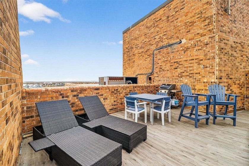 EXPANSIVE GULF VIEWS. LUXURIOUS ASTHETIC. TWO PRIVATE PATIOS - photo 30