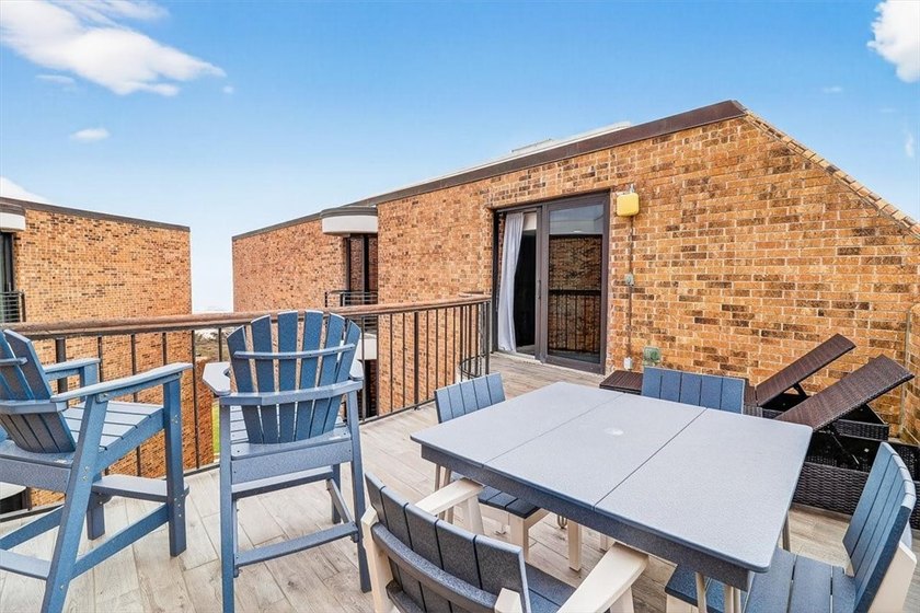 EXPANSIVE GULF VIEWS. LUXURIOUS ASTHETIC. TWO PRIVATE PATIOS - photo 31