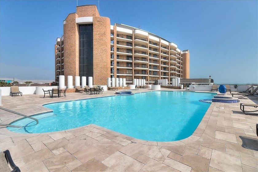 EXPANSIVE GULF VIEWS. LUXURIOUS ASTHETIC. TWO PRIVATE PATIOS - photo 36
