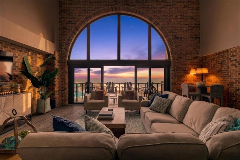 EXPANSIVE GULF VIEWS. LUXURIOUS ASTHETIC. TWO PRIVATE PATIOS - photo 39