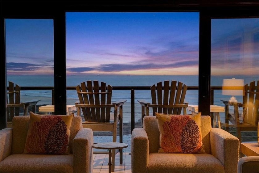 EXPANSIVE GULF VIEWS. LUXURIOUS ASTHETIC. TWO PRIVATE PATIOS - photo 40