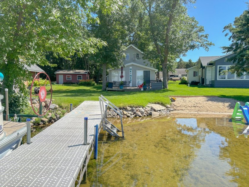 Escape to your own lakeside retreat with this charming 3-bedroom - photo 3