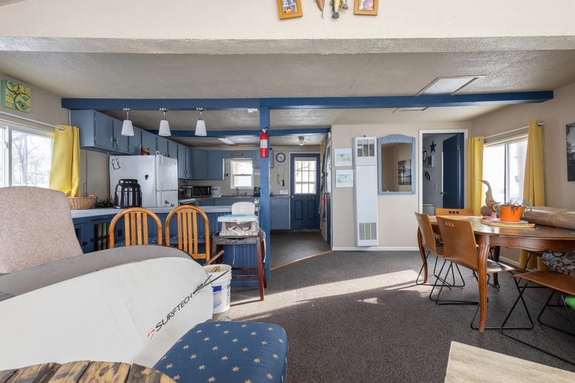 Escape to your own lakeside retreat with this charming 3-bedroom - photo 6