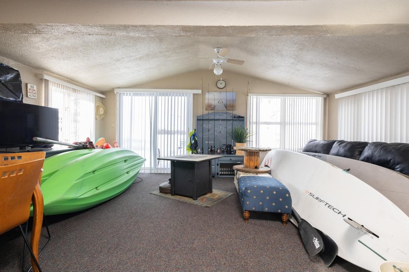 Escape to your own lakeside retreat with this charming 3-bedroom - photo 9