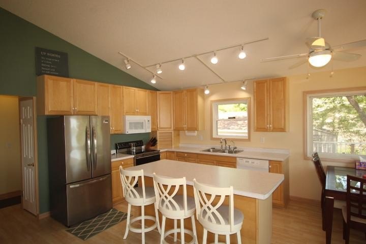 Welcome to Island Lake! This 3-bedroom, 2-bath home with 100 - photo 6