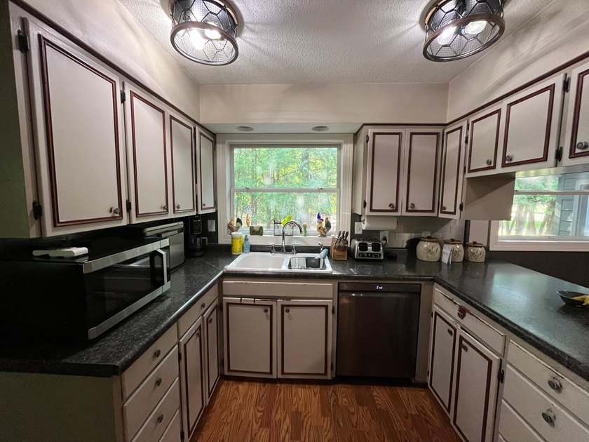 This spacious 5-bed, 3-bath walk-out home on Rainy River offers - photo 10