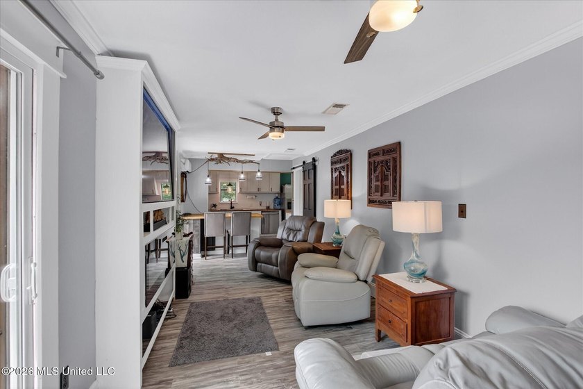 uTucked away on three beautifully landscaped lots, this - photo 12