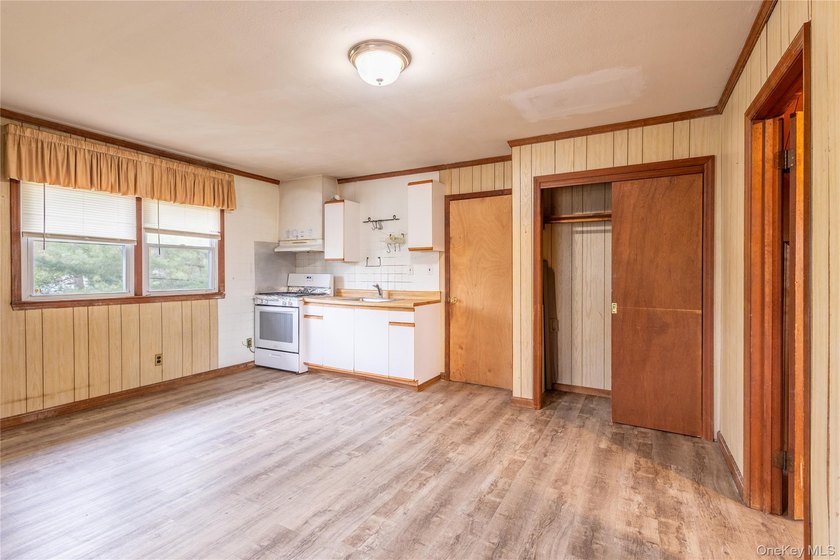 This expansive farm ranch style home features two separate - photo 13