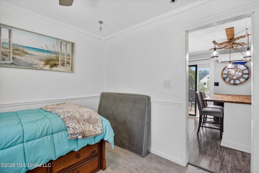 uTucked away on three beautifully landscaped lots, this - photo 20